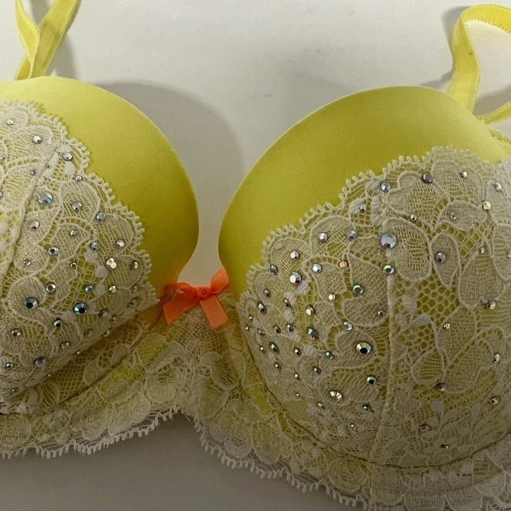 Victoria’s Secret Dream Angels Lace Rhinestone Bra 32D
